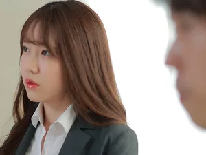 GS-457-C Thủ dâm lẫn nhau sau đó quan hệ tình dục dữ dội với một người vợ đang thất vọng. Cô ấy là một người vợ trẻ, nhưng cô ấy rất thất vọng vì trông mình quá gợi cảm trong chiếc váy ngắn táo bạo!